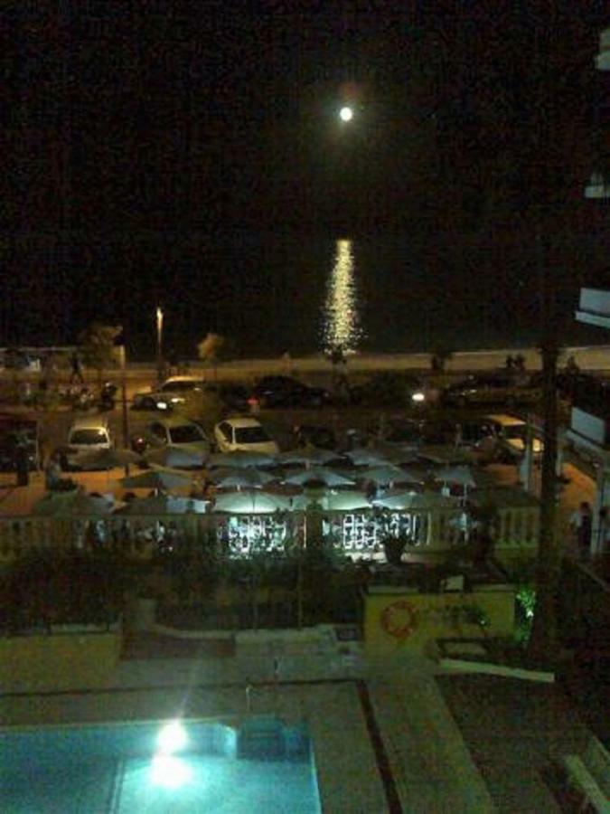 Perla 2 Paseo Maritimo Apartment Фуeнхирола Екстериор снимка